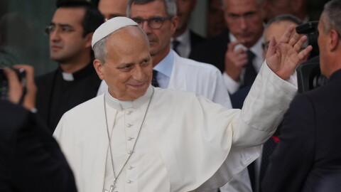 Pope Leo XIV, followed by surgeon Stefano Margaritora, leaves Rome's Agostino Gemelli Polyclinic on Saturday.