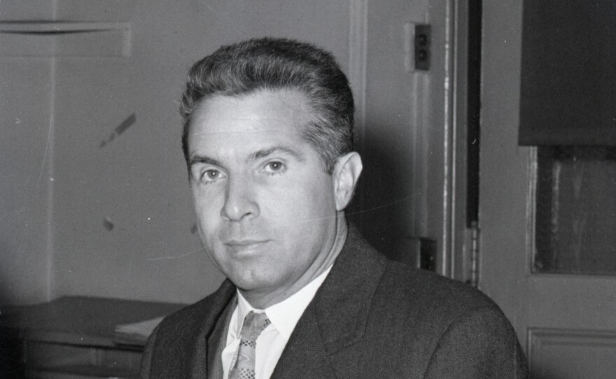 Freedman in 1958 in New York, as he is booked on two charges of perjury for denying that he gave questions and answers to quiz show contestants.