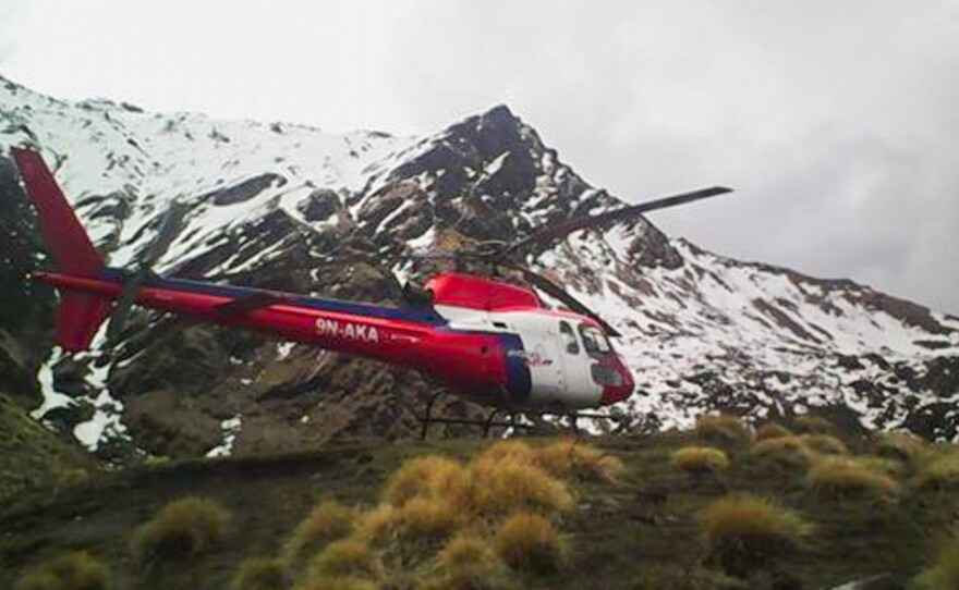 Fog and rain have blocked helicopters from reaching the area where Dennis Lee Thian Poh is thought to be.