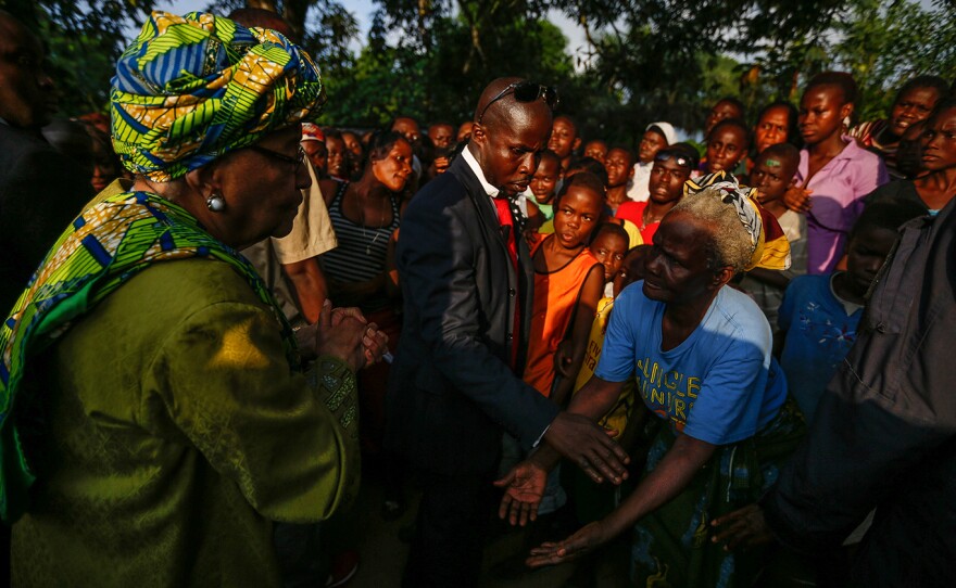 Members of the community in New Georgia Signboard greet President Ellen Johnson-Sirleaf Monday for the launch of the Ebola Must Go! campaign.