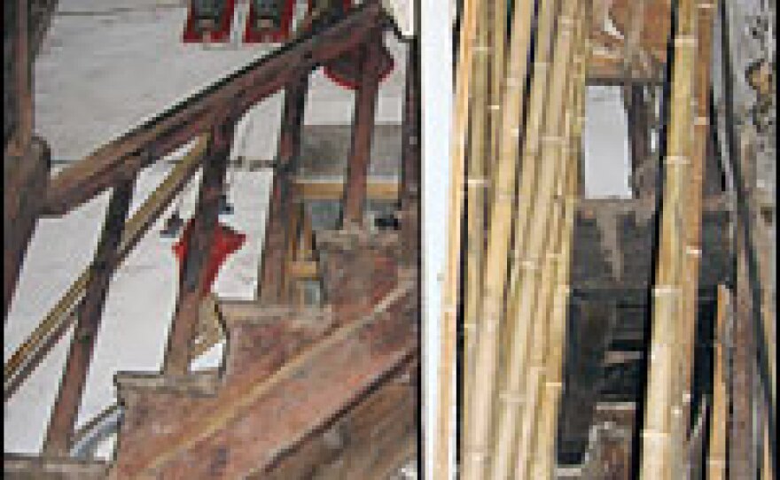 The traditional lanehouses feature communal staircases.