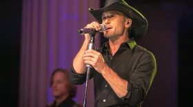 Country superstar Tim McGraw tears through a dozen songs, including hits “Southern Girl” and “One of Those Nights” as well as his latest single, “Lookin’ For That Girl.” Set among the neo-classical columns of the century-old former bank building in Houston, Texas, McGraw also previews a number of songs from his forthcoming album, due out later this year.