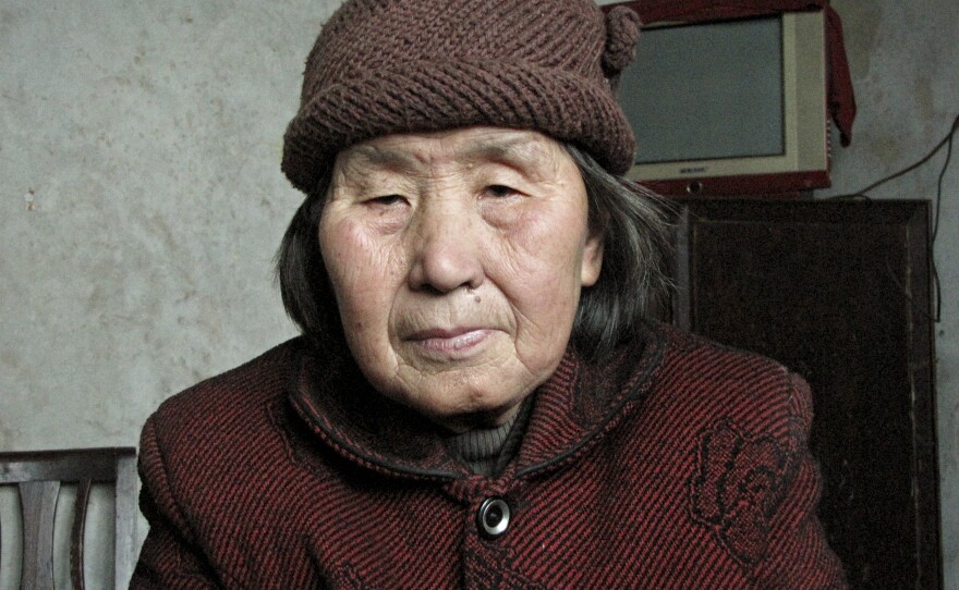 The father of Shu Youying died during the famine caused by Chairman Mao's Great Leap Forward.