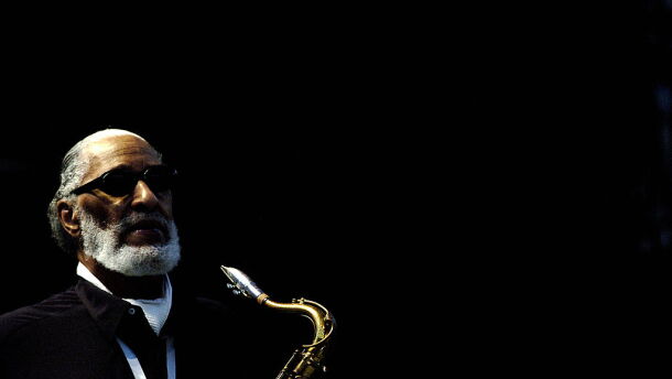 US musician Sonny Rollins performs, 29 June 2006 in Vienne, southeastern France, during the opening of the Vienne Jazz Festival.