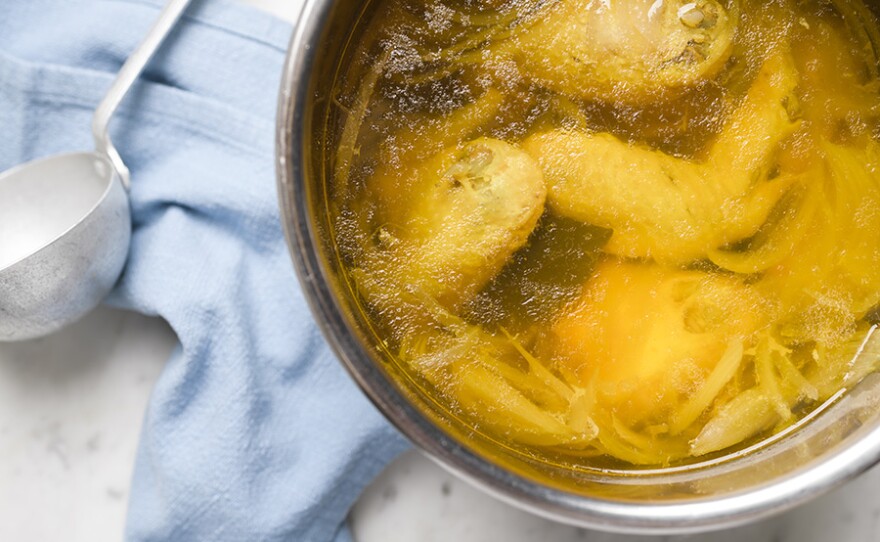 Quick Chicken Broth using chicken wings