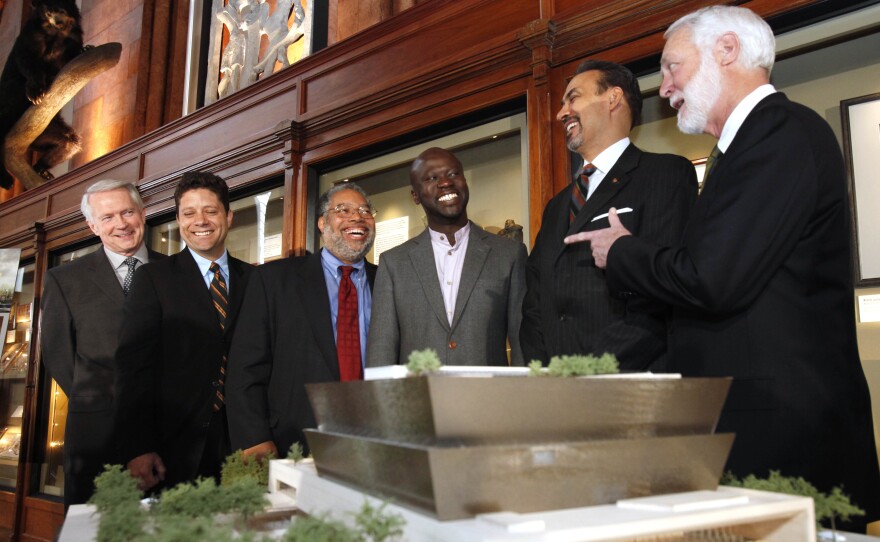 The Freelon Adjaye Bond/SmithGroup, which designed the winning concept for the National Museum of African American History and Culture, met with Smithsonian Institution members in April 2009. David Adjaye (third from right) and Phil Freelon (second from right) pulled ideas from cultural icons for their design.