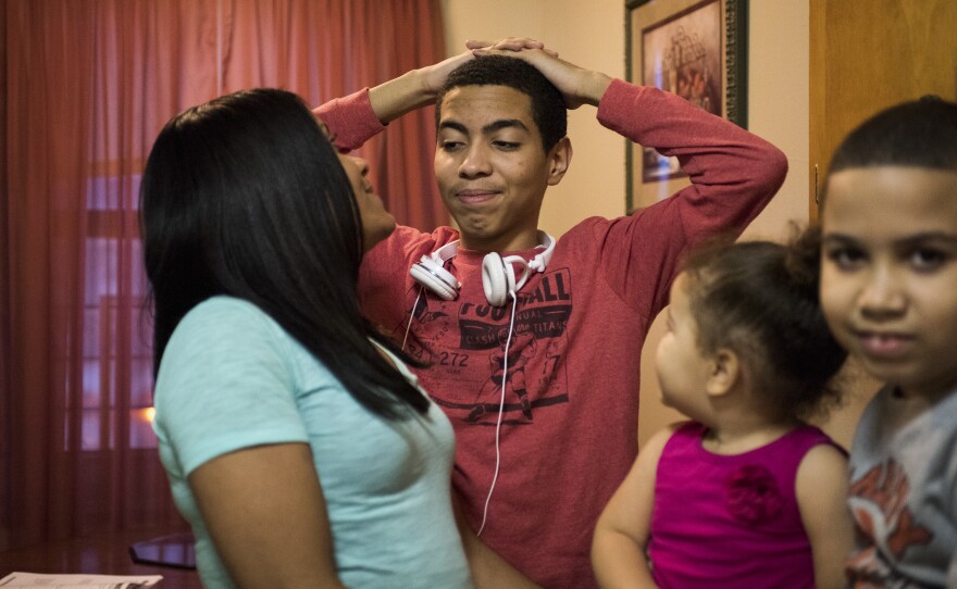 Jann Peña with mother Jovanka Anderson and siblings.