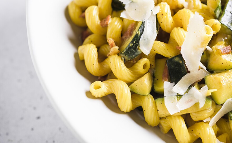 Simple and creamy Pasta with Zucchini, Pancetta and Saffron.