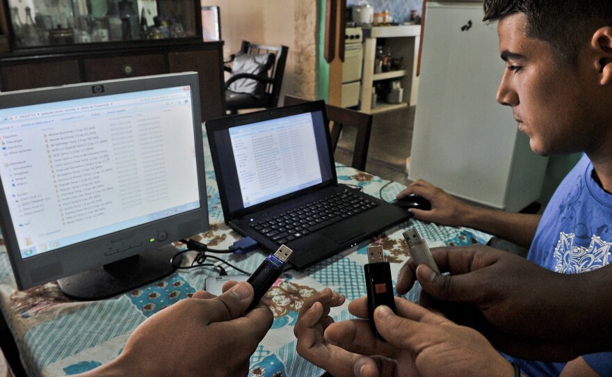 Young Cubans prepare their sticks to charge the latest internet "package" with films, television series, software and other similar stuff from foreign origin downloaded from the web.