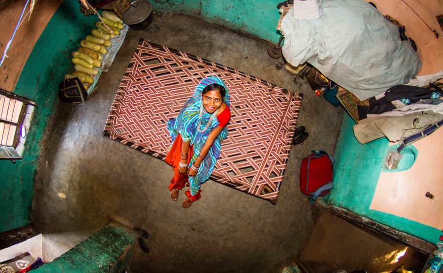 Asha, 17, is a housewife in Bamansemilya, India.