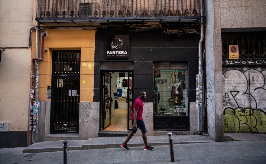 Pantera is the Manteros Union store in the neighborhood of Lavapiés, Madrid.