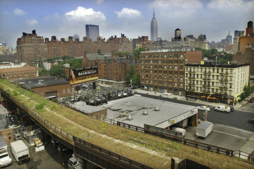 The last train ran the High Line in 1980, carrying three carloads of frozen turkeys. By 2003, the elevated tracks were covered with knee-high grass, wildflowers and rust. 