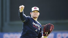 Atlanta Braves pitcher Craig Kimbrel throws the ball during an informal spring training baseball workout in Kissimmee, Fla., Feb. 20, 2015.