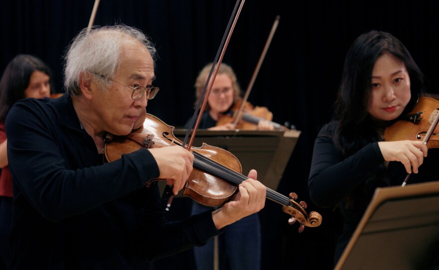 Lynn Chang and orchestra.
