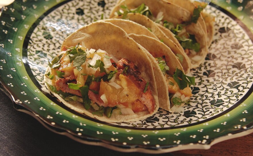 Tacos al pastor with salallita.