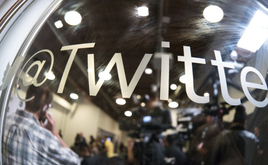 People can now contribute to presidential campaigns with just a few taps on a smartphone.