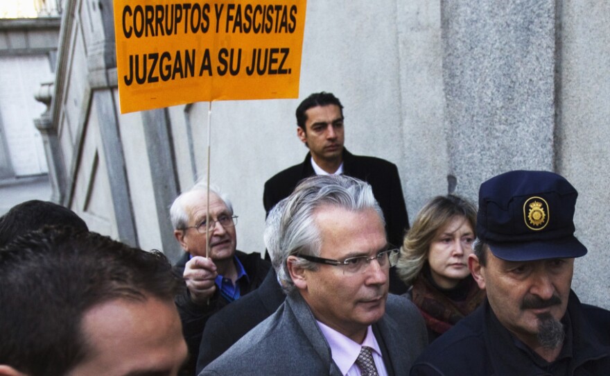 Spanish judge Baltasar Garzon (center) arrives at the Supreme Court in Madrid, Spain, on Jan. 24. The crusading human-rights judge is on trial for his attempt to investigate the more than 100,000 disappearances during Spain's civil war in the 1930s and the subsequent dictatorship of Francisco Franco.