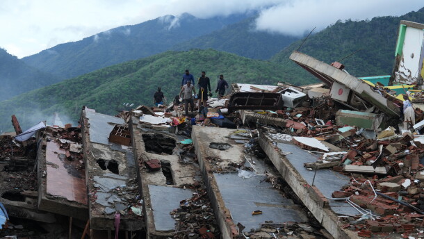 Residents on Tuesday search through the rubble of a building that collapsed in the June 24 earthquakes in La Guaira, Venezuela.