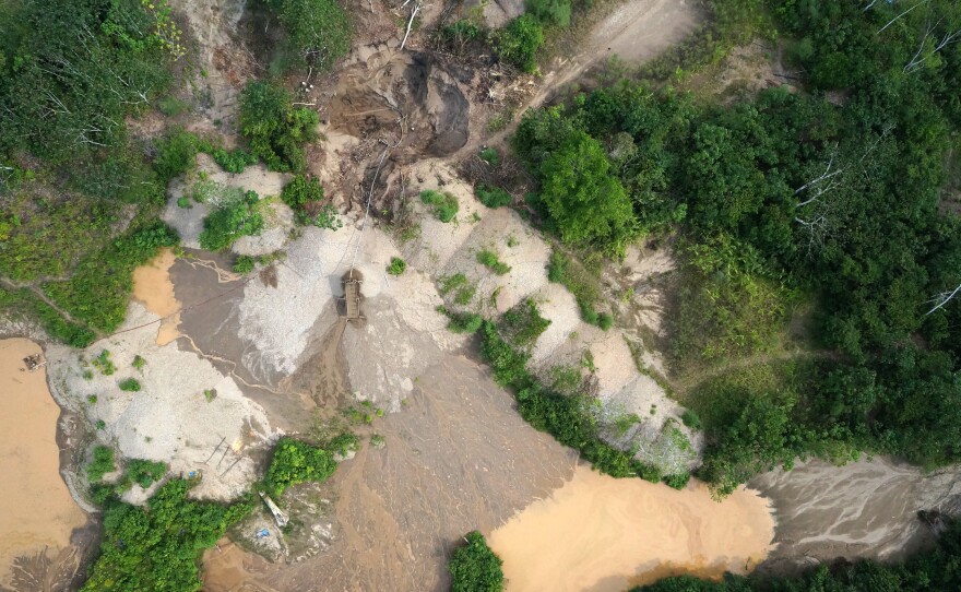 A drone took this photo from a height of about 500 feet. It shows gold mining in August 2014 in the vicinity of the Los Amigos conservation area.