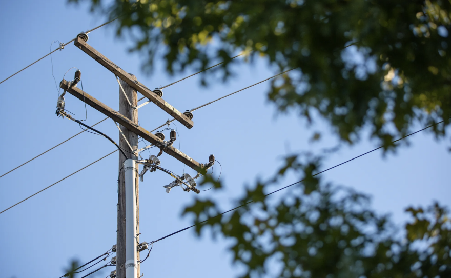 Power lines in Sacramento on Sept. 20, 2022. Photo by Rahul Lal, CalMatters
