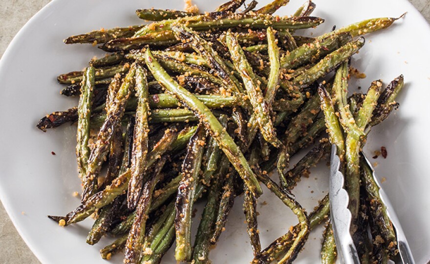 Test cook Elle Simone makes simple Skillet-Charred Green Beans with Crispy Bread-Crumb Topping.