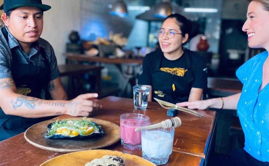 Pati meets the young chefs and owners of one of Guadalajara’s most exciting new restaurants, Xokol, where they are reconnecting with their roots and using heritage corn to create a menu full of delicious dishes.