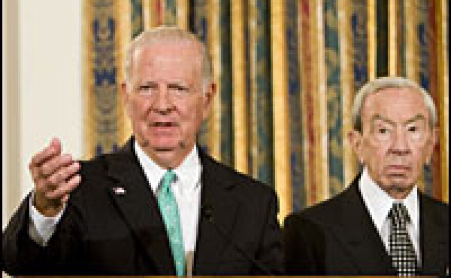 Former Secretaries of State James Baker (left) and Warren Christopher answer questions during a news conference releasing the findings of the National War Powers Commission on Capitol Hill on Tuesday.