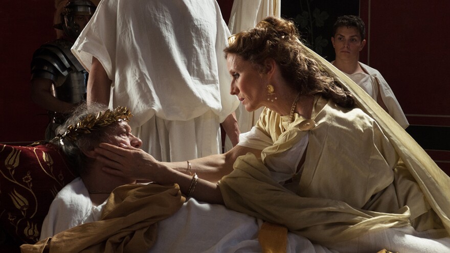 Jutta Fastian (Agrippina) and the dying (Emperor Claudius) Johann Bednar.