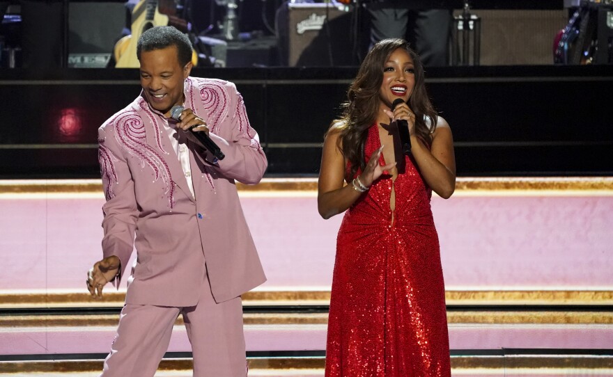 Mickey Guyton performs for Dionne Warwick at the 46th Annual Kennedy Center Honors.