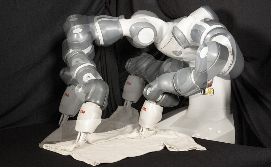Pull Robe Using Robo The fastest ever laundry-folding robot is here. And it's likely still ...