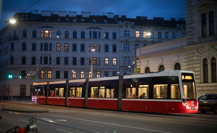 Much of the social housing is built with easy access to public transport and bike lanes, which reduce climate pollution and noise pollution.