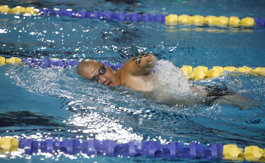 Lammers swims during the  2019 Department of Defense Warrior Games in Clearwater, Fla.