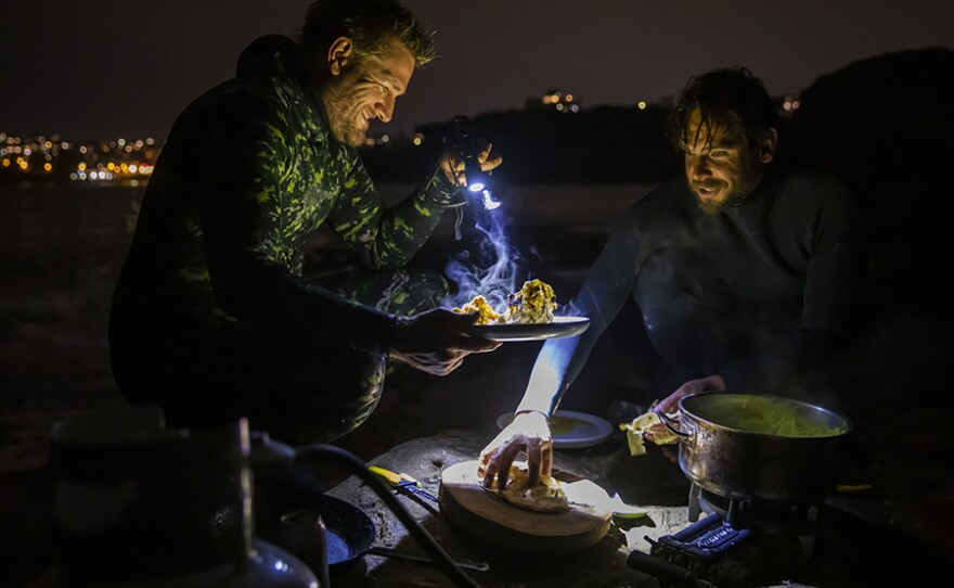 At dusk, Curtis Stone and Chef Mark LaBrooy of Three Blue Ducks dive for lobsters and enjoy a seaside dinner.