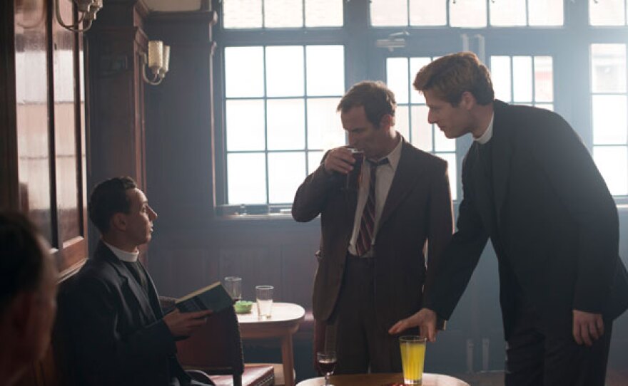 Al Weaver as Leonard Finch, Robson Green as Inspector Keating, and James Norton as Sidney Chambers.