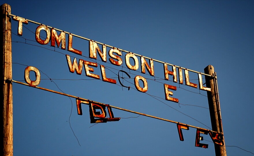 Tomlinson Hill sign.