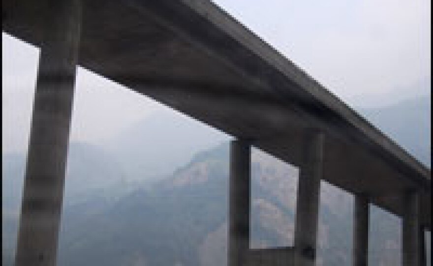 A 100-foot section of the elevated road crashed to the ground as a result of the earthquake. Here, the road stands on precarious legs.