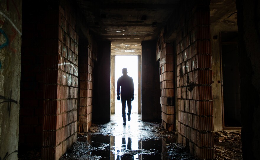 About a hundred migrants, mostly hailing from Afghanistan and Pakistan, found refuge in the in the Dom Penzionera building in downtown Bihac. The multistory building was initially planned to become a retirement home, but was eventually left unfinished due the start of the 1992-1995 Bosnian war.