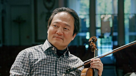 Celebrated violinist and chief conductor of the Mexico City Philharmonic Scott Yoo. 