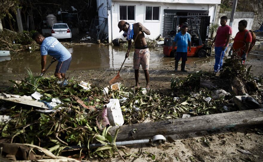 <strong>Oct. 28:</strong> Locals remove debris left by the passage of Hurricane Otis in Puerto Marques, Guerrero State, Mexico.