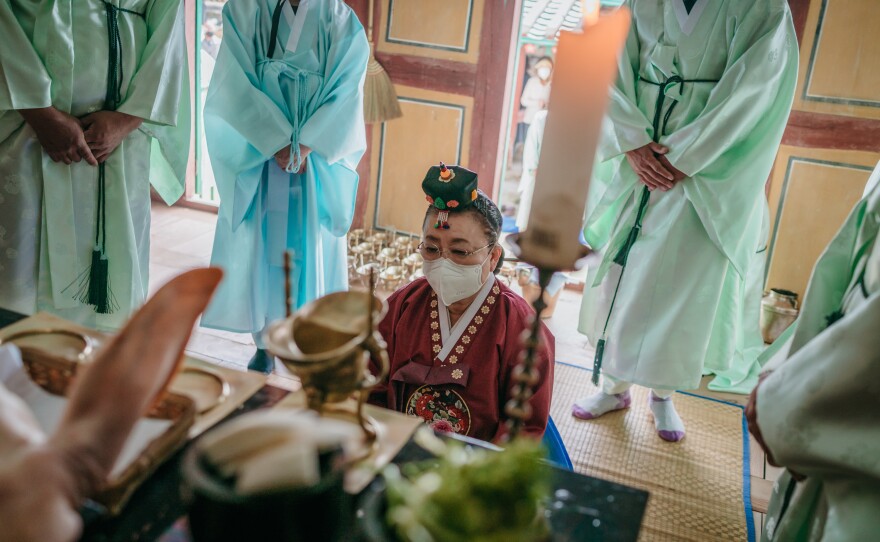 Lee Bae-yong presides over the spring ceremony at Museong Seowon in April.