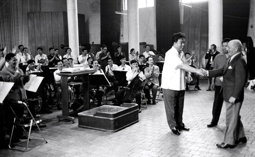 Conductor Eugene Ormandy meets with Li Delun from the Central Philharmonic, China, 1973.