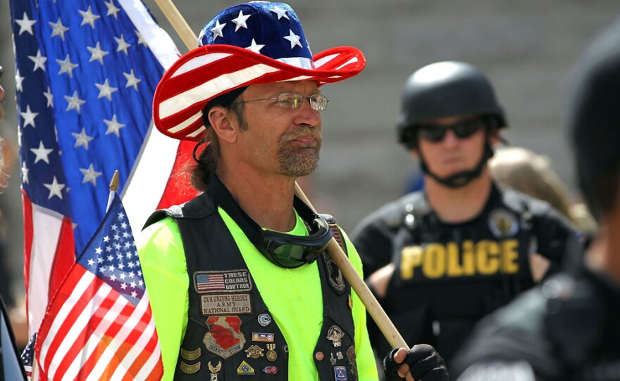 Some supporters of the law have also come out at rallies, as happened in Phoenix on April 23 when Gov. Jan Brewer signed the measure.
