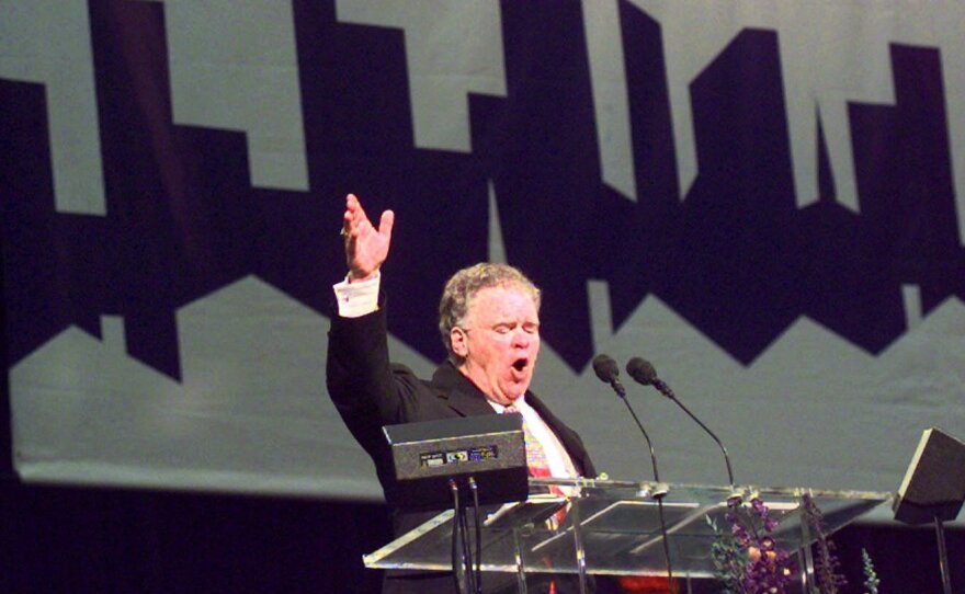 Paige Patterson makes his opening speech to the Southern Baptist Convention in June 1999 at the Georgia Dome in Atlanta.