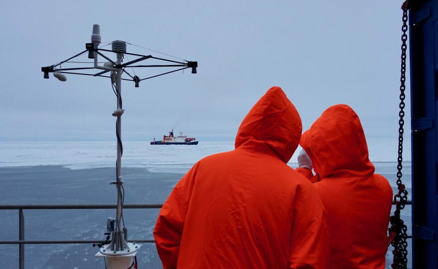 Scientists from Polarstern and the Akademik Fedorov searched together for an ice floe.