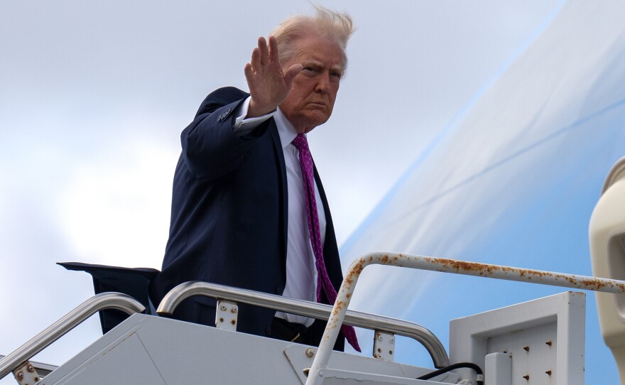 President Donald Trump waves as he boards Air Force One, Sunday, March 29, 2026, at Palm Beach International Airport in West Palm Beach, Fla.
