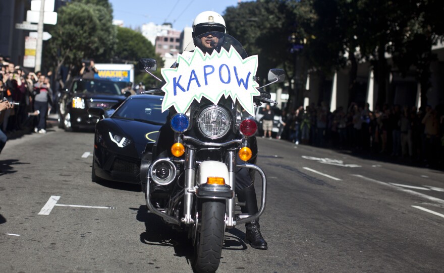 A San Francisco police officer shows solidarity with Batkid.