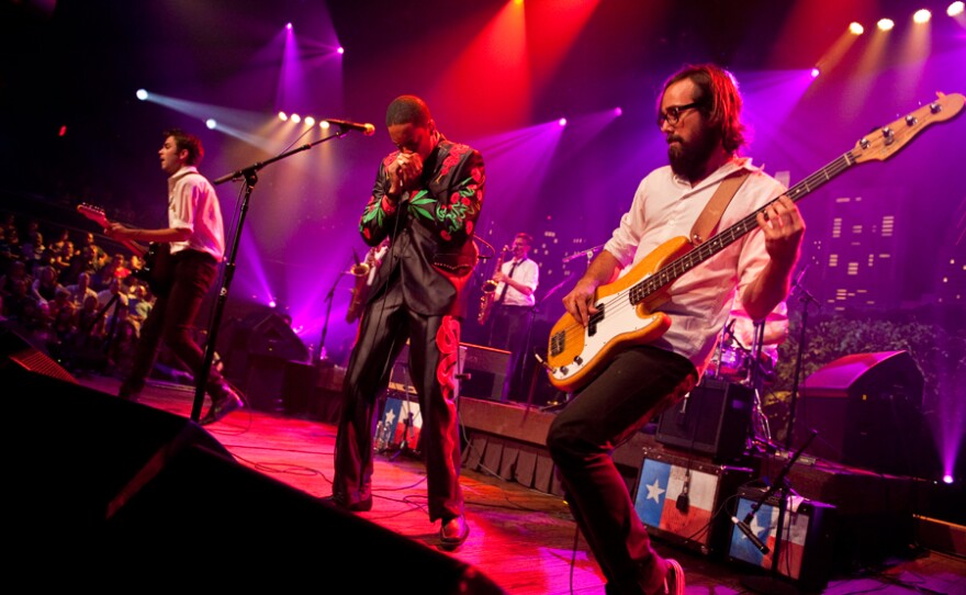 Black Joe Lewis & the Honeybears rock their bluesy soul nuggets from "Scandalous."