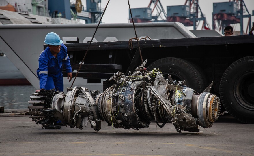Indonesian rescue personnel recover the wreckage of an engine from the Lion Air flight JT 610 at Tanjung priok port on Nov. 4, 2018 in Jakarta, Indonesia.
