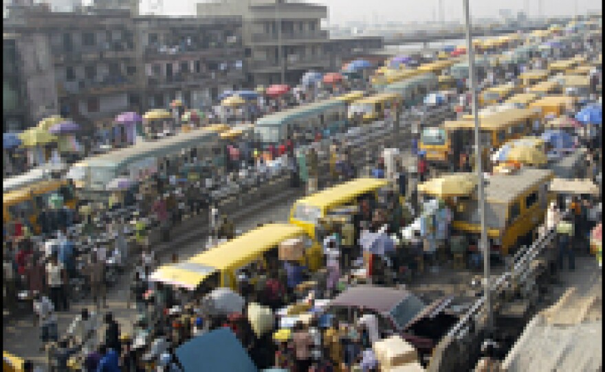 Vendors sell their wares along a stretch of public-transport buses parked on Cater Bridge in Lagos, Dec. 21, 2006.