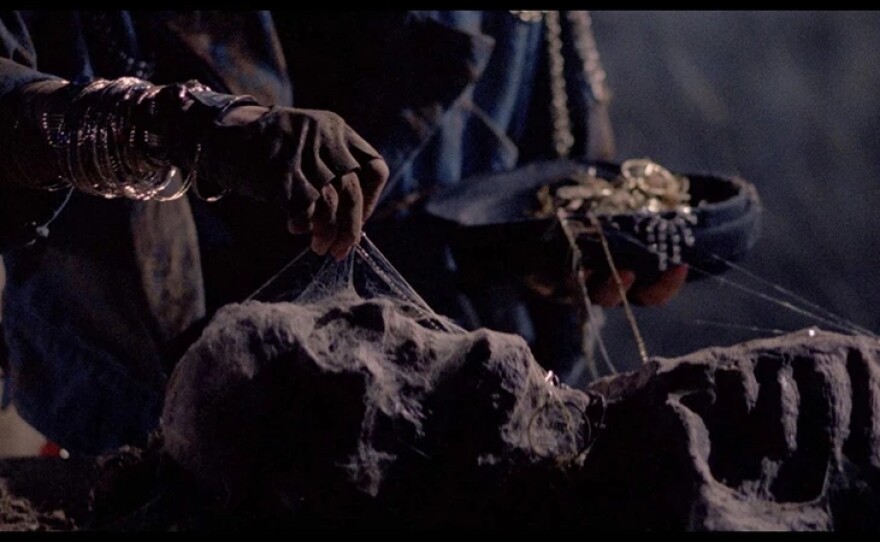 Ruben Galindo, Jr.'s "Grave Robbers" (1989) serves up a Mexican slasher film.